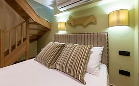 Ipelhome - Plaka Boutique Apartments